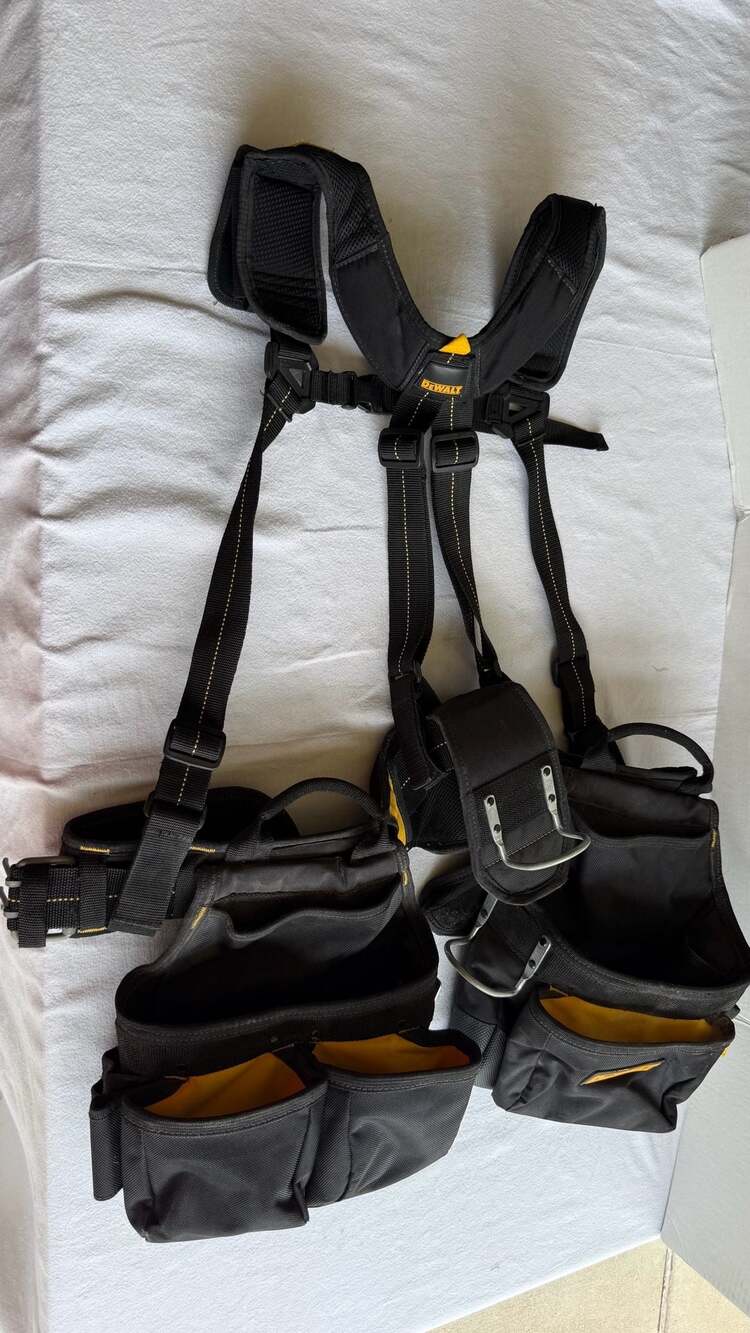 DEWALT DG5641 20-Pocket Pro Framer's Combo Apron with Yoke-Style Suspenders